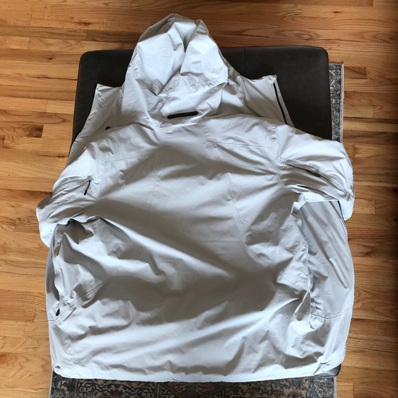 MOUNTAIN HARDWEAR SNOWBOARDING / SKI JACKET - Picture 14 of 14